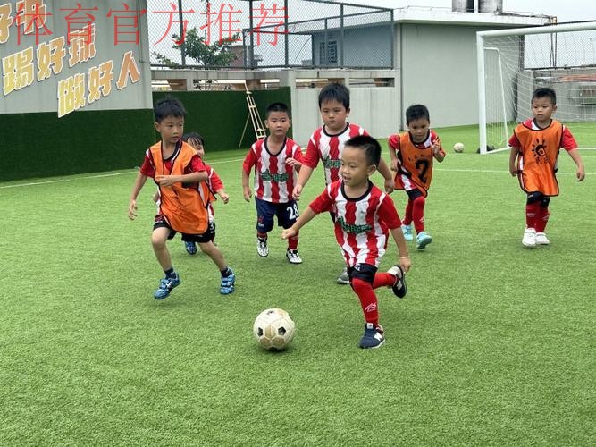 足球带来不一样的儿童节 天津等地举办2025亚足联-中国足协草根足球日
